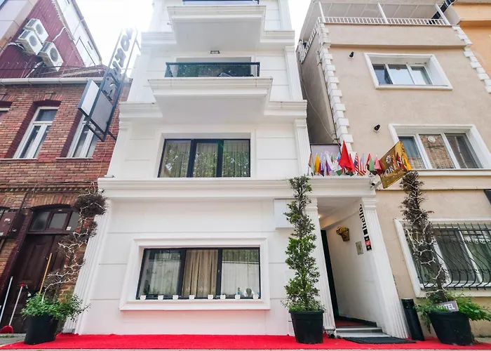 Loren Hotel&suites Отель