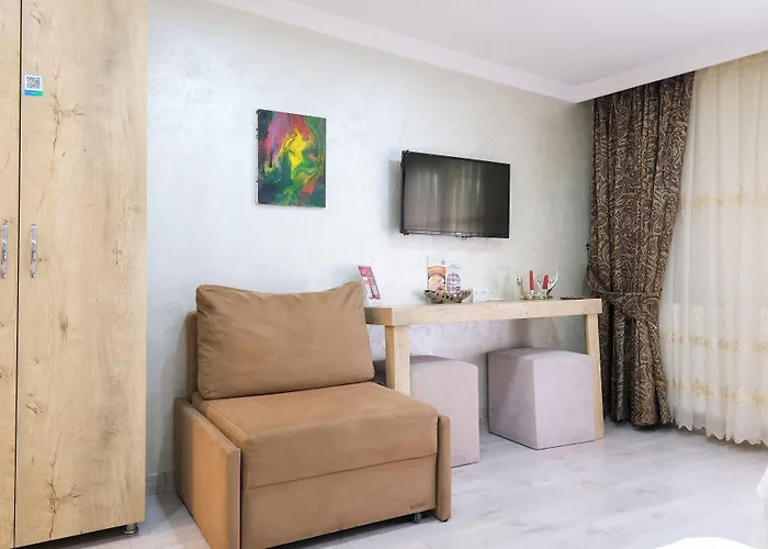 Loren Hotel&suites Отель